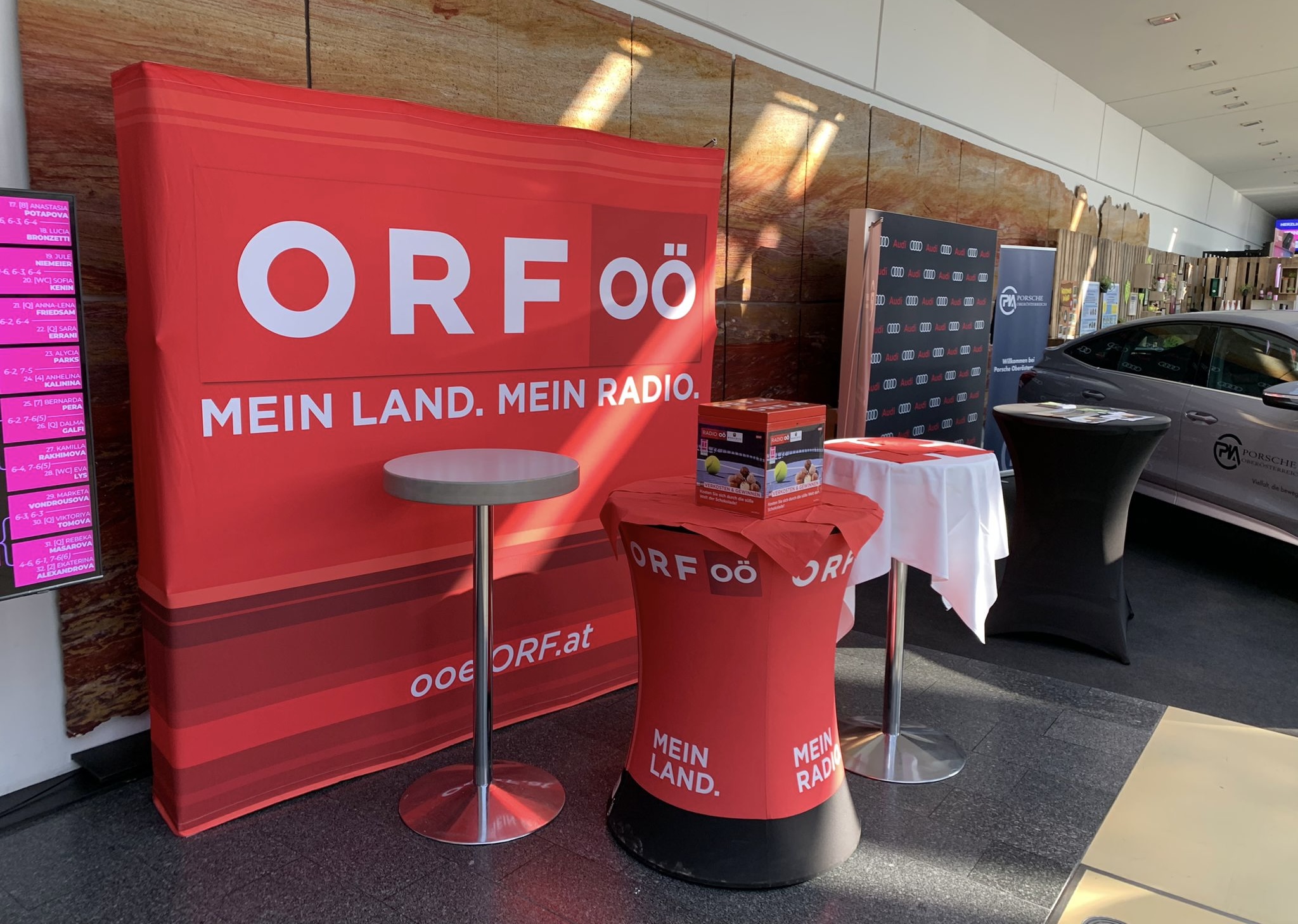 ORF OÖ PS Pult 80 ORF_Tisch