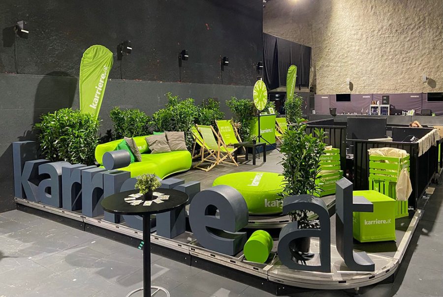 Seat cushion, seating furniture, sofa