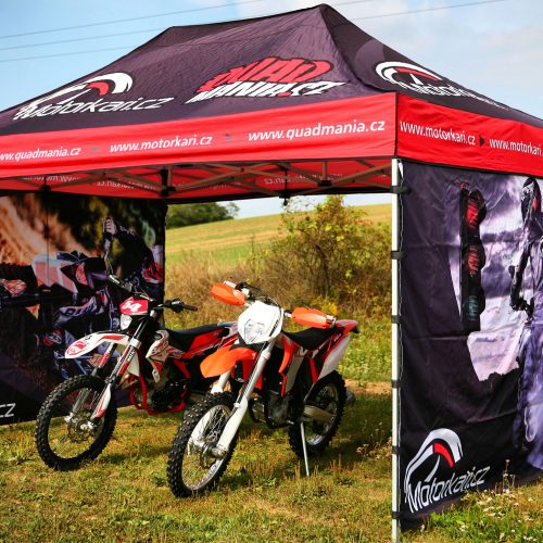 Folding tent